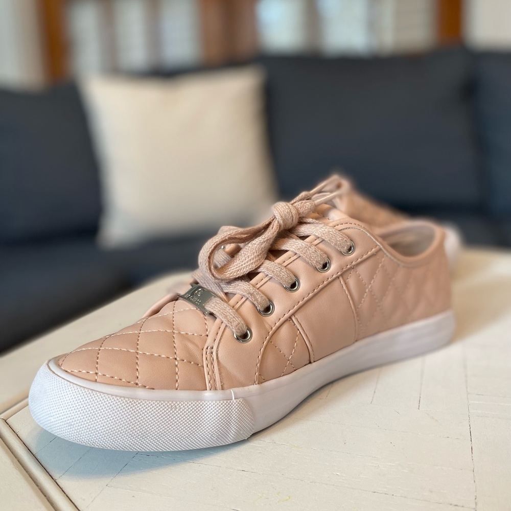 (SOLD) G By Guess Goadie Pink Quilted Women’s Lace Up Fashion Sneakers Size 8.5 - Picture 2 of 9